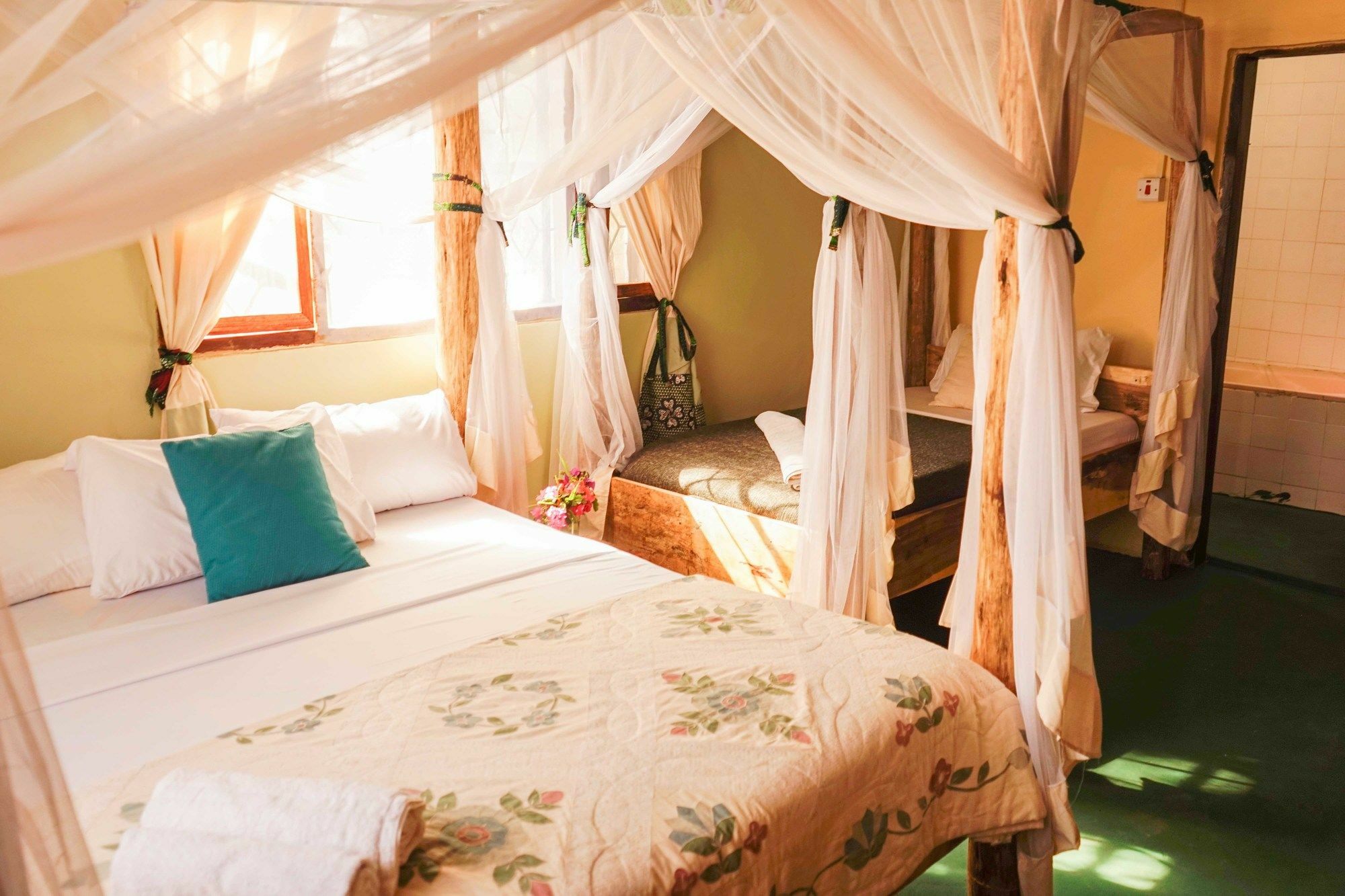 The Secret Garden Hotel 莫希 外观 照片